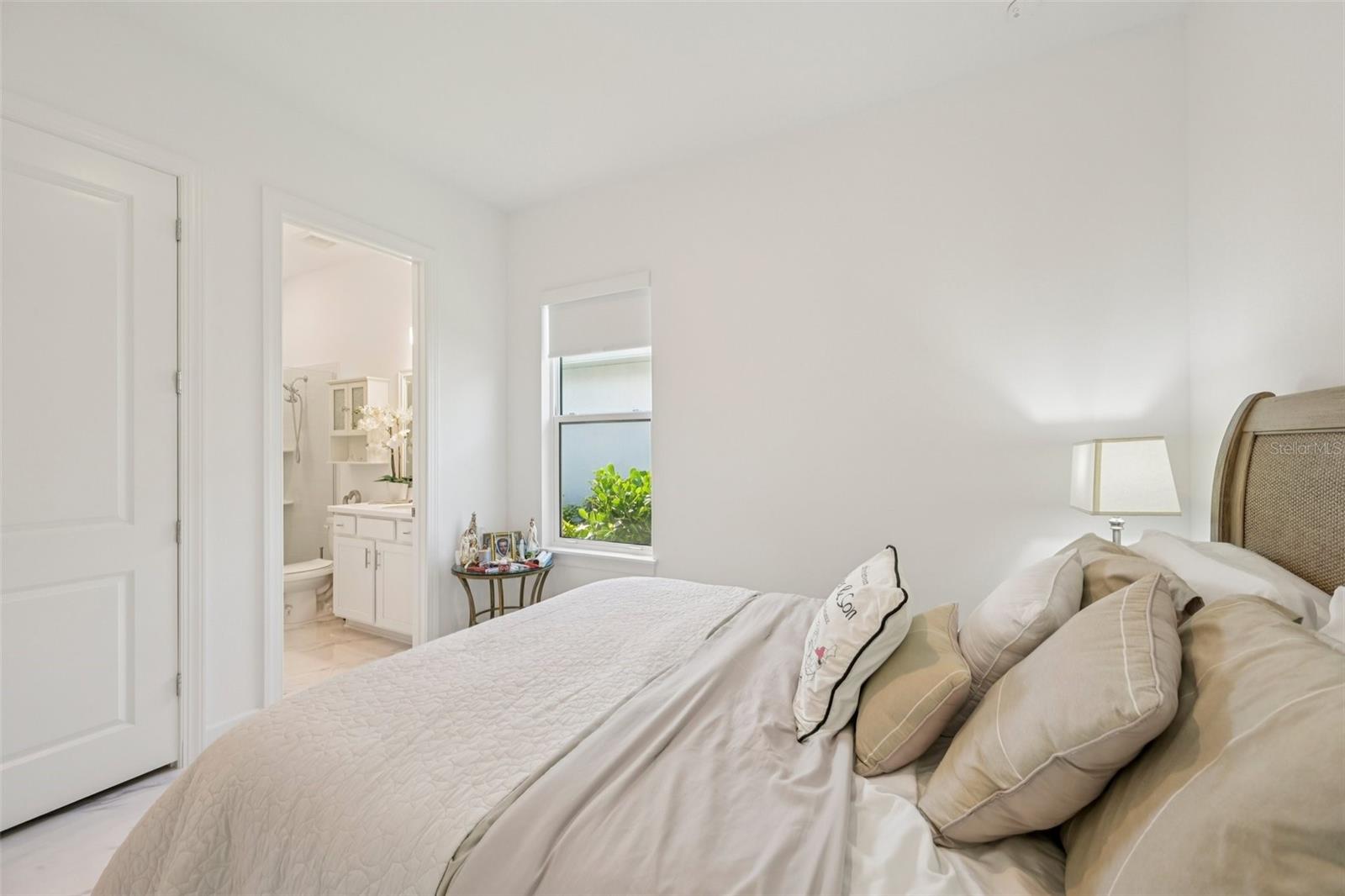 Image 25 of 41 For 6203 Grandview Hill Court