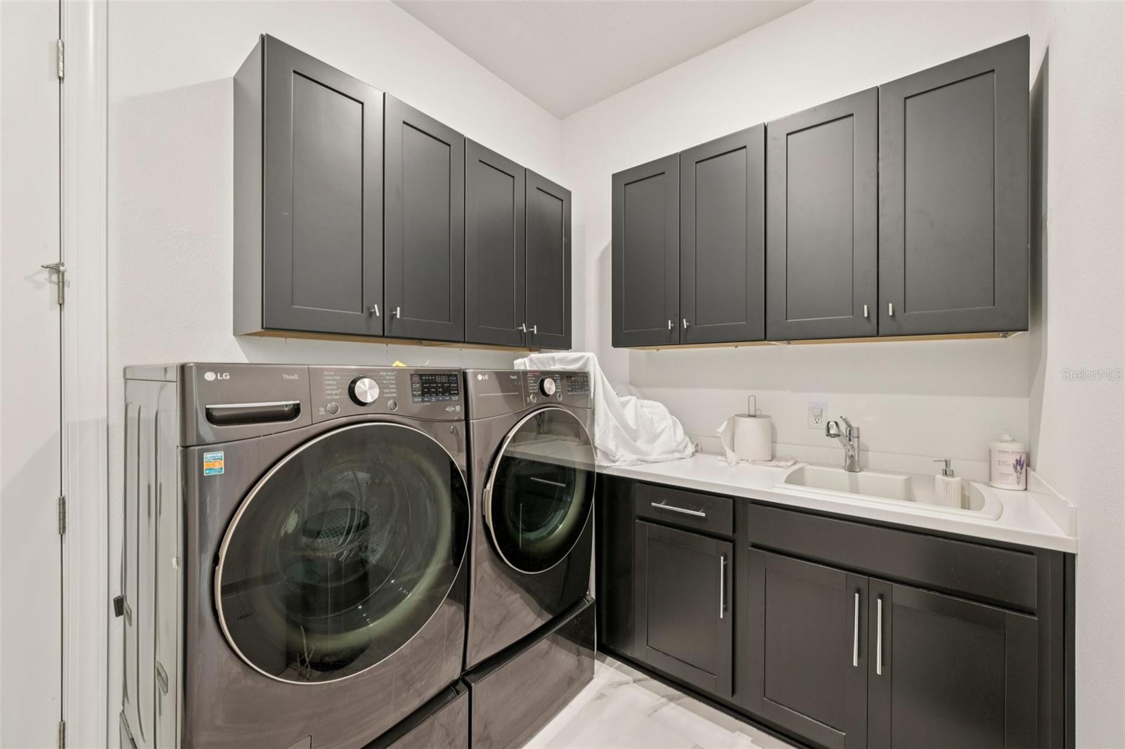 Image 26 of 41 For 6203 Grandview Hill Court