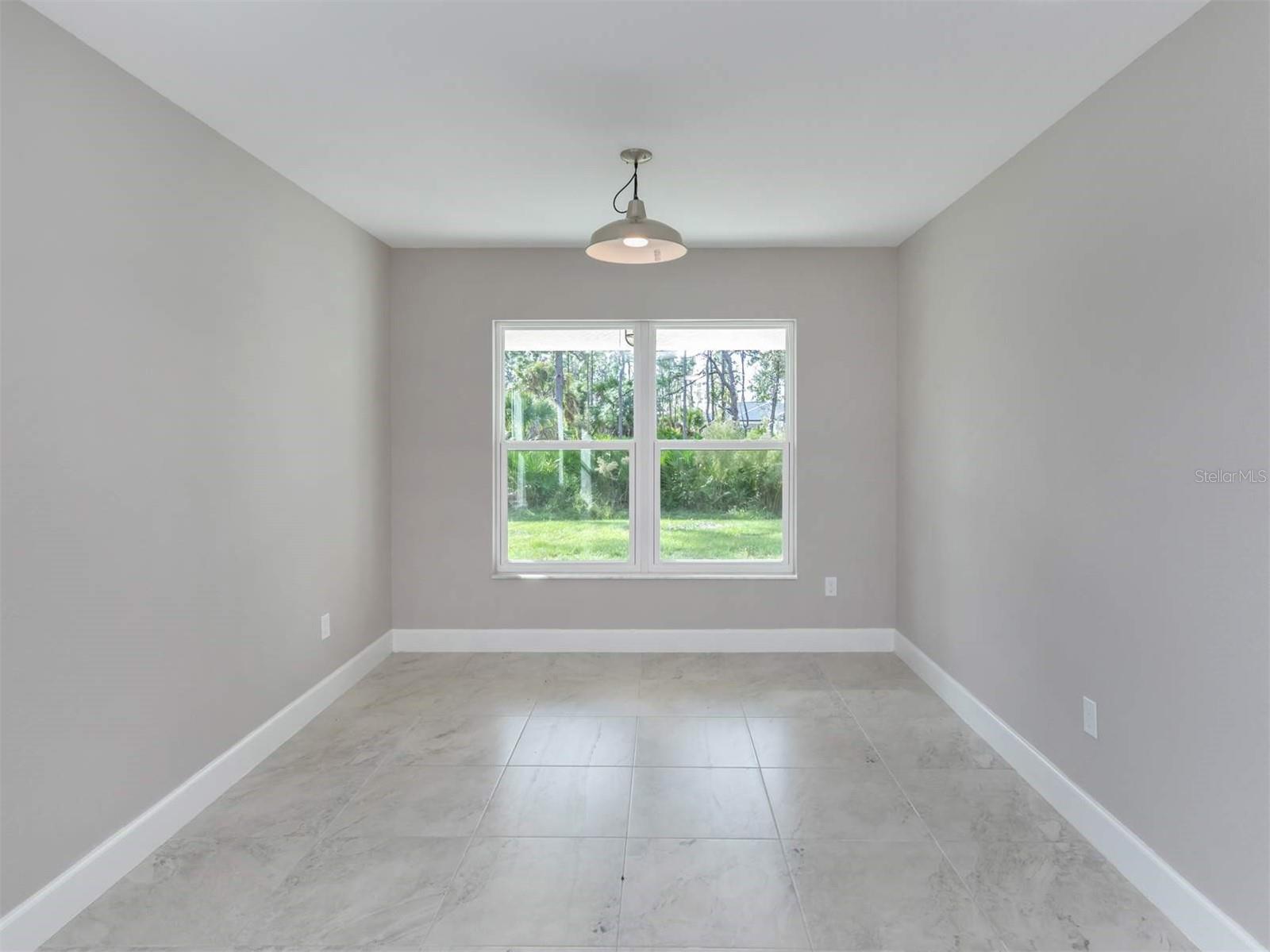 Image 11 of 32 For 125 Boundary Boulevard 2