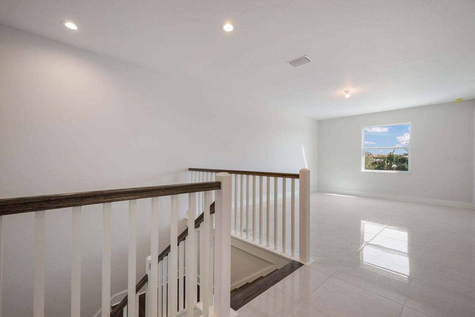 Listing photo id 10 for 6009 White Mangrove Lane