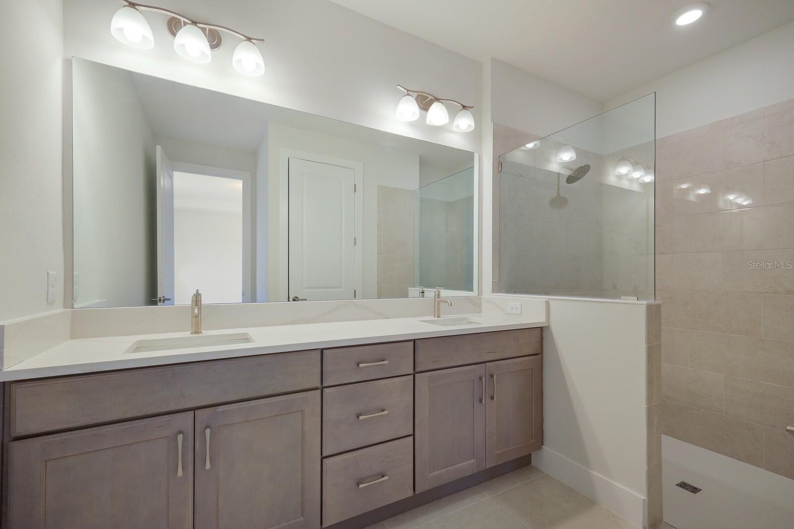 Listing photo id 15 for 6009 White Mangrove Lane
