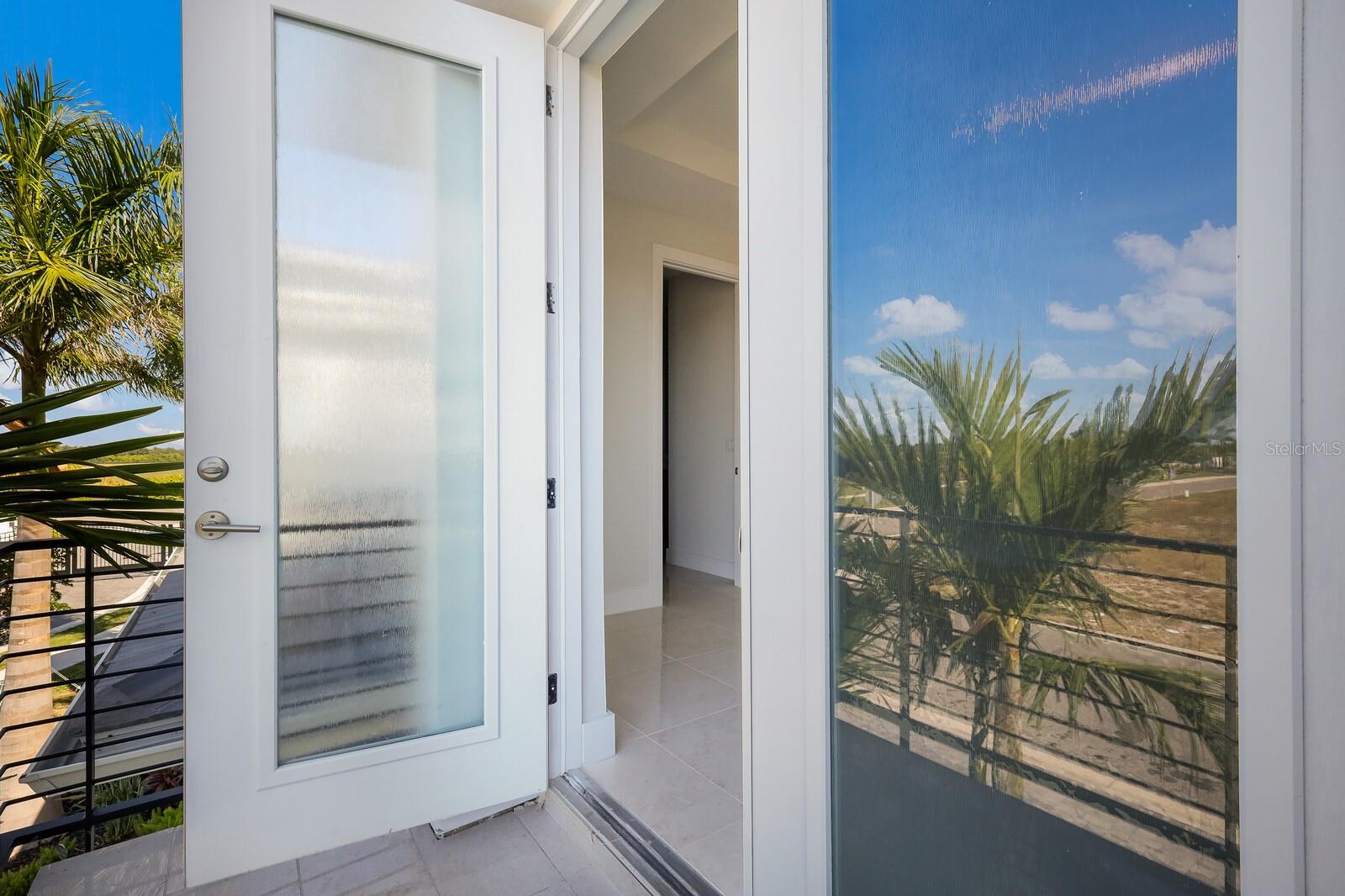 Listing photo id 16 for 6009 White Mangrove Lane