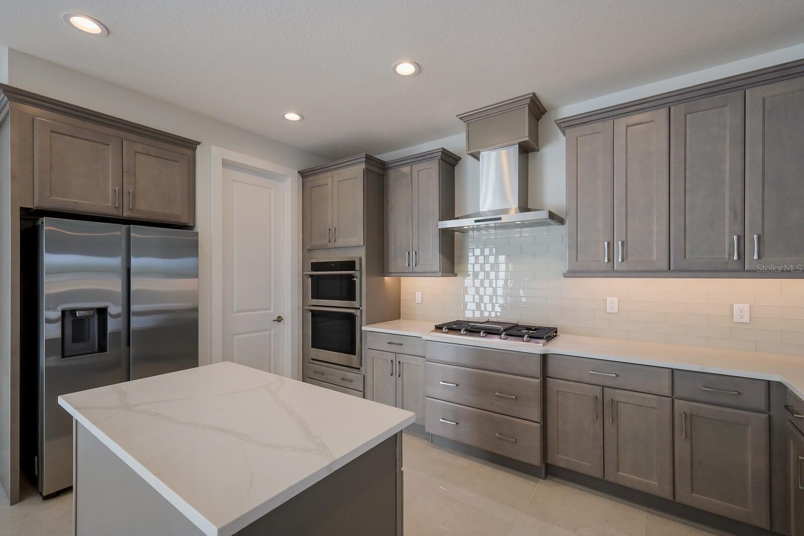 Listing photo id 7 for 6009 White Mangrove Lane