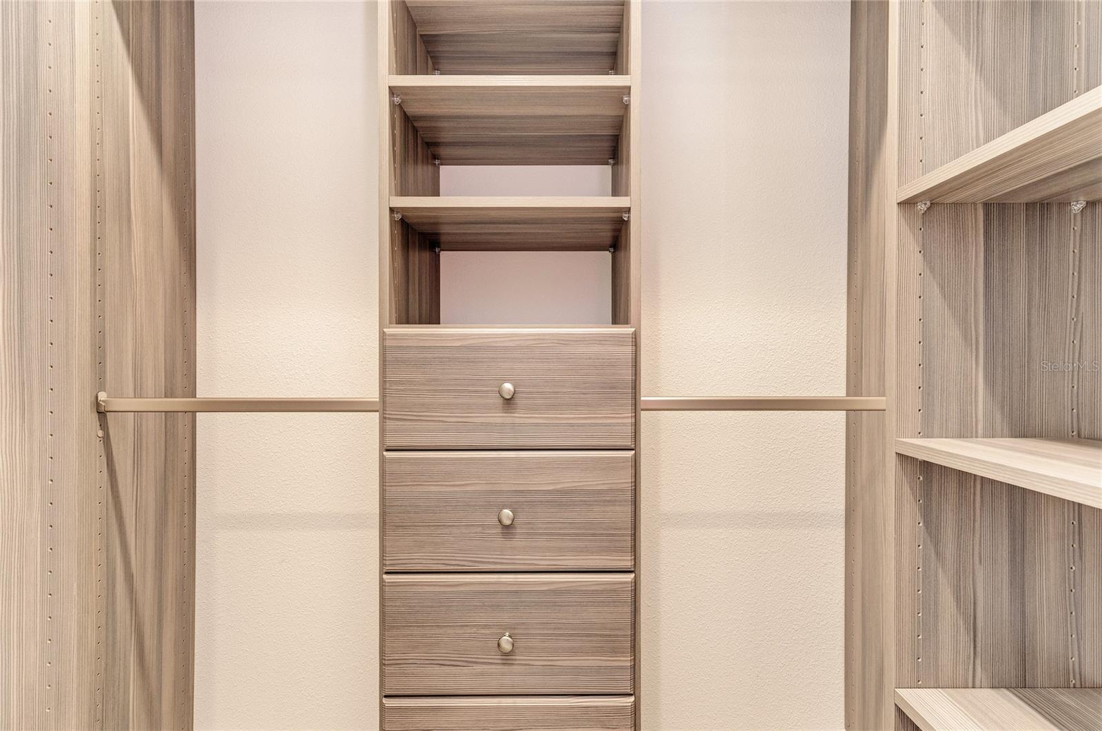 Listing photo id 22 for 264 Van Gogh Cove