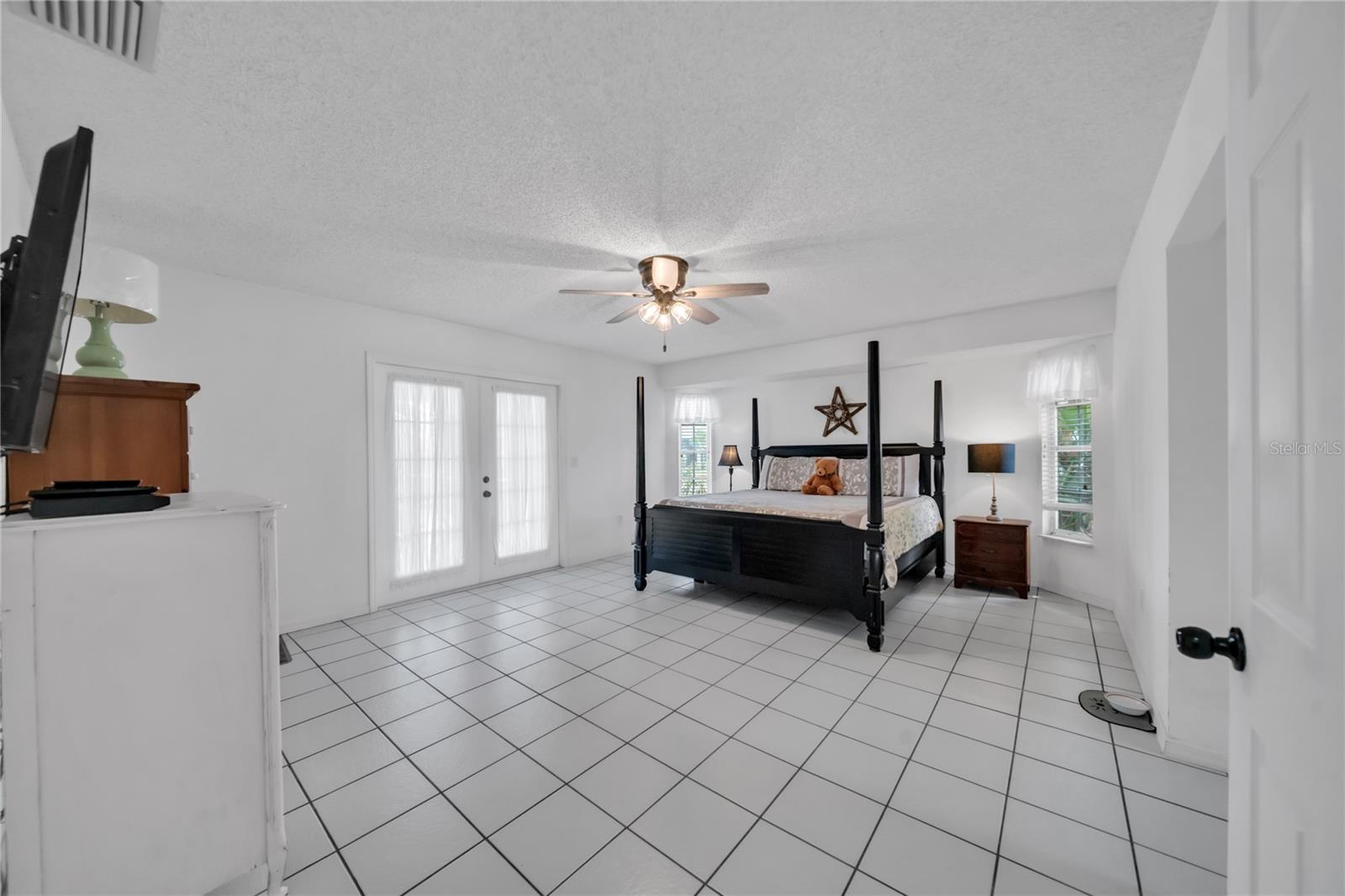 Image 11 of 47 For 366 Harwick Street