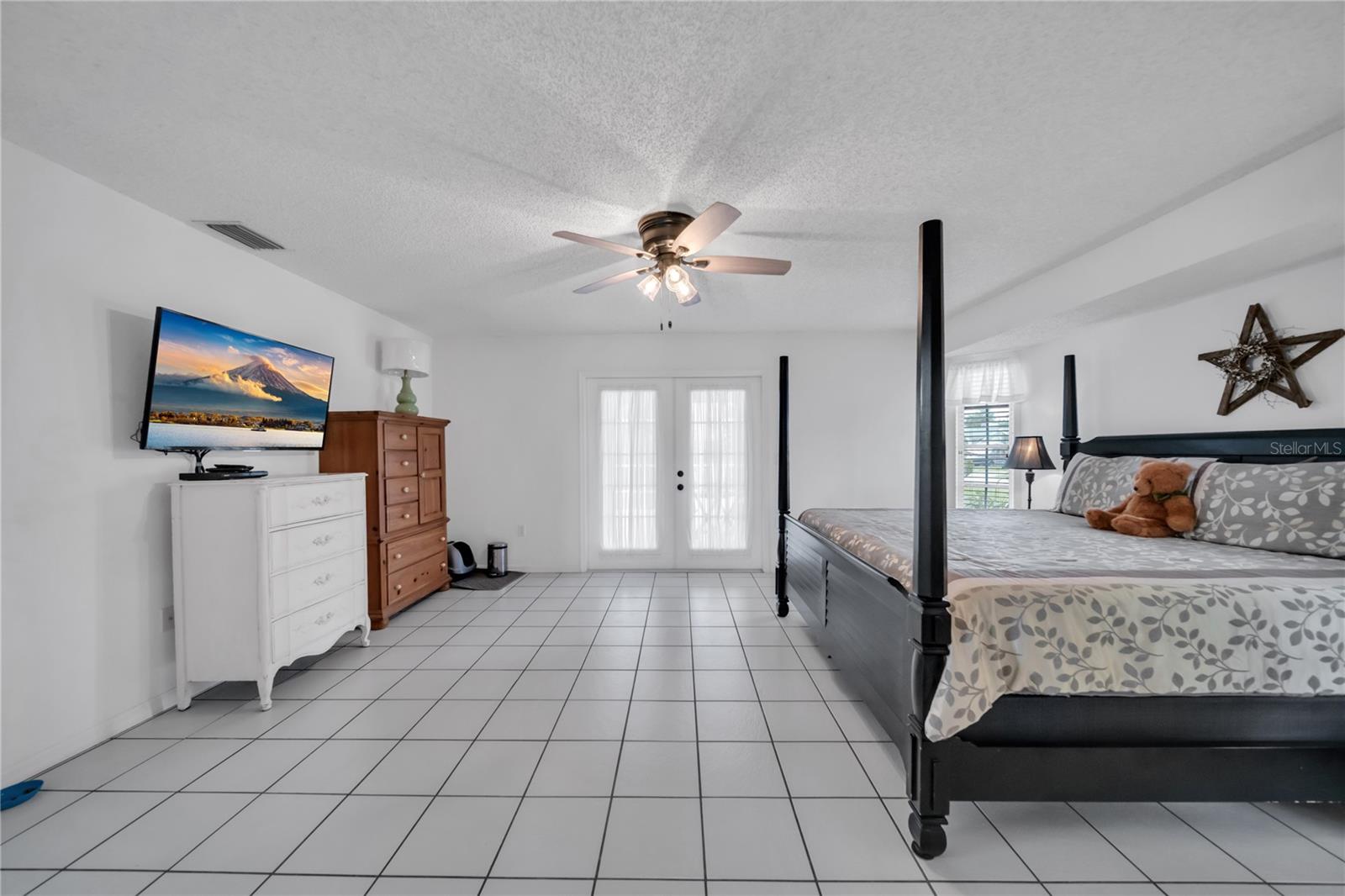 Image 12 of 47 For 366 Harwick Street