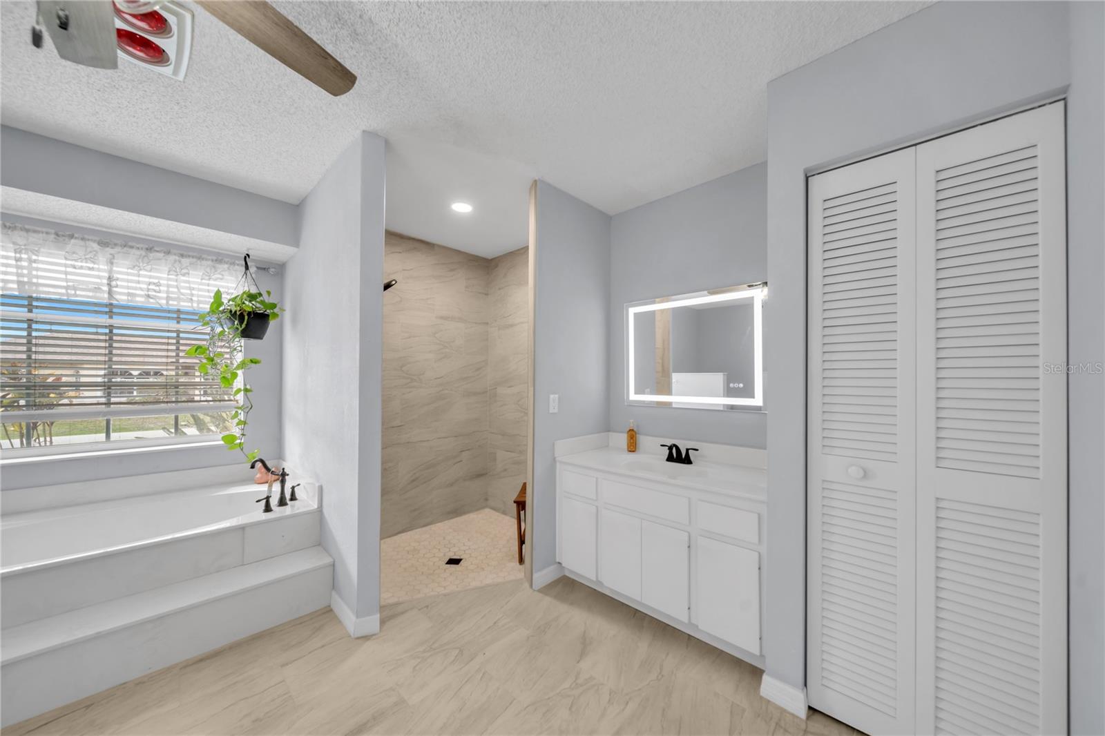 Image 14 of 47 For 366 Harwick Street