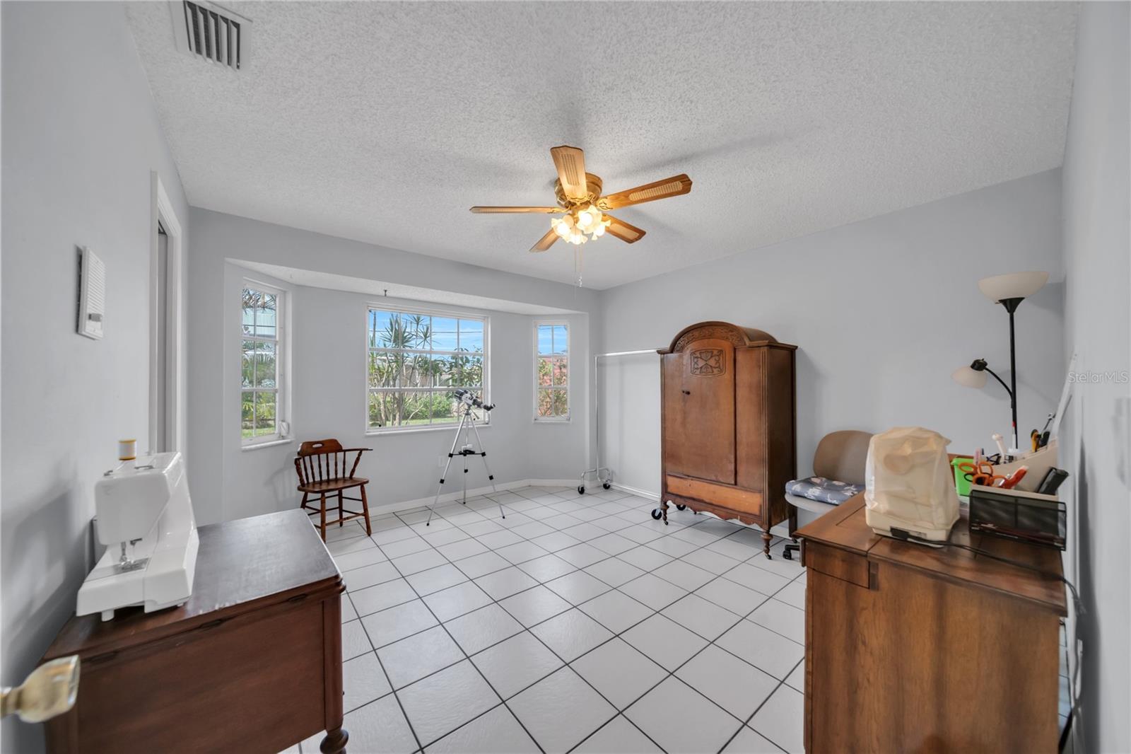 Image 20 of 47 For 366 Harwick Street