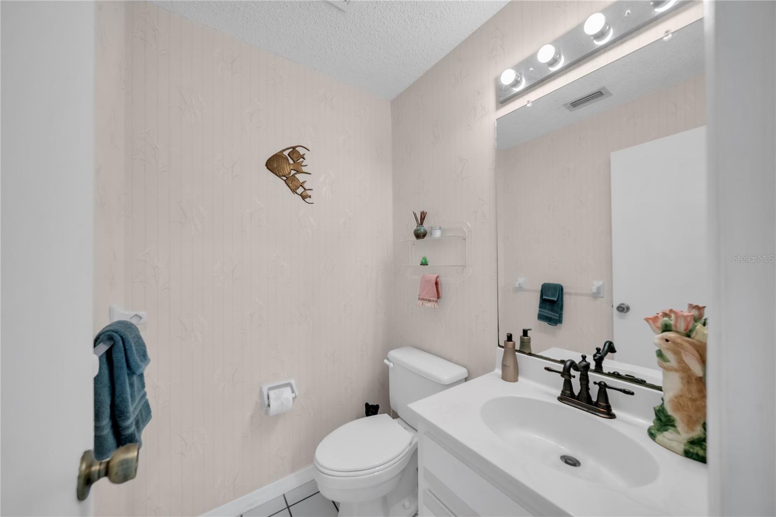 Image 27 of 47 For 366 Harwick Street