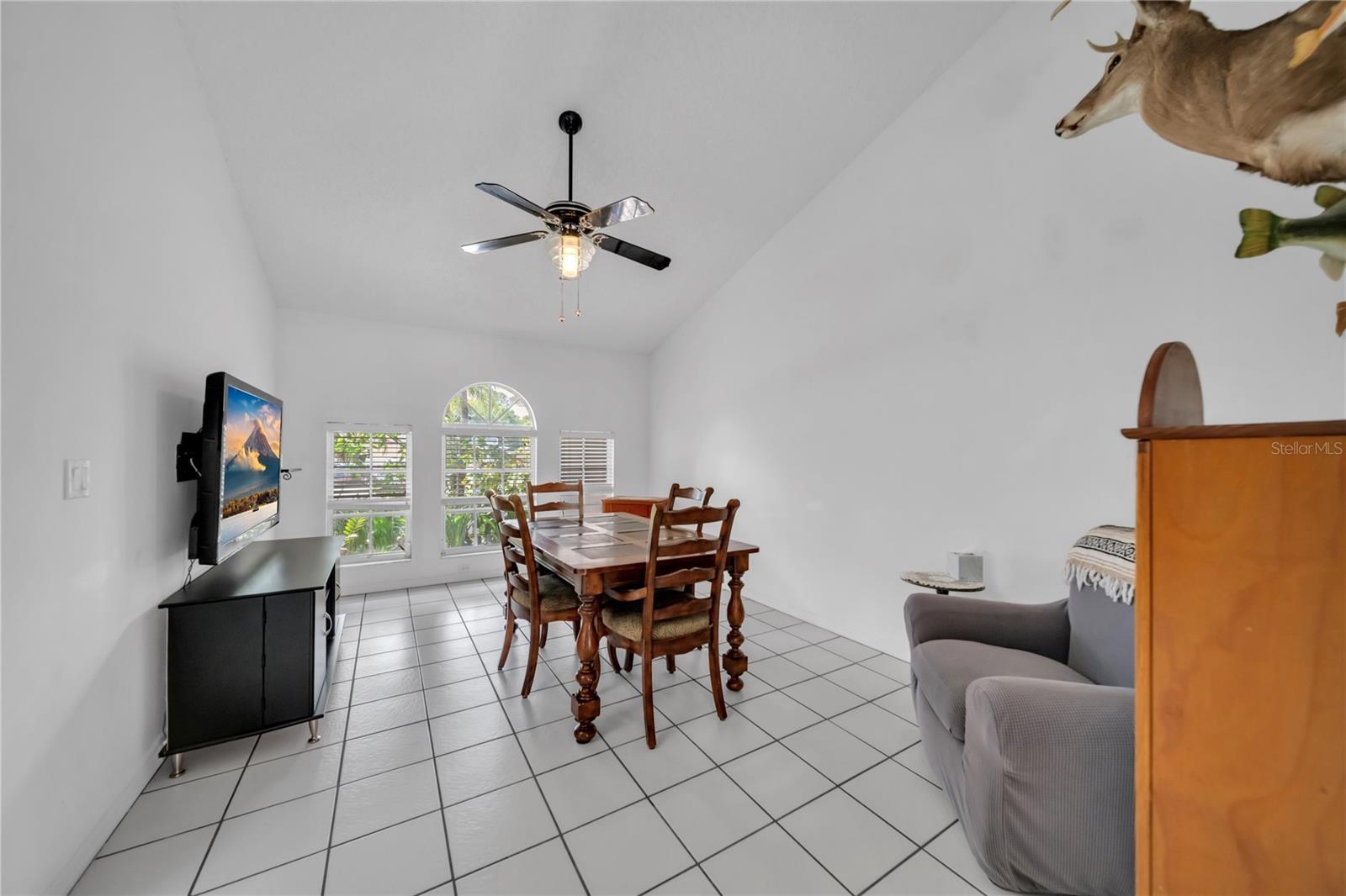 Image 4 of 47 For 366 Harwick Street