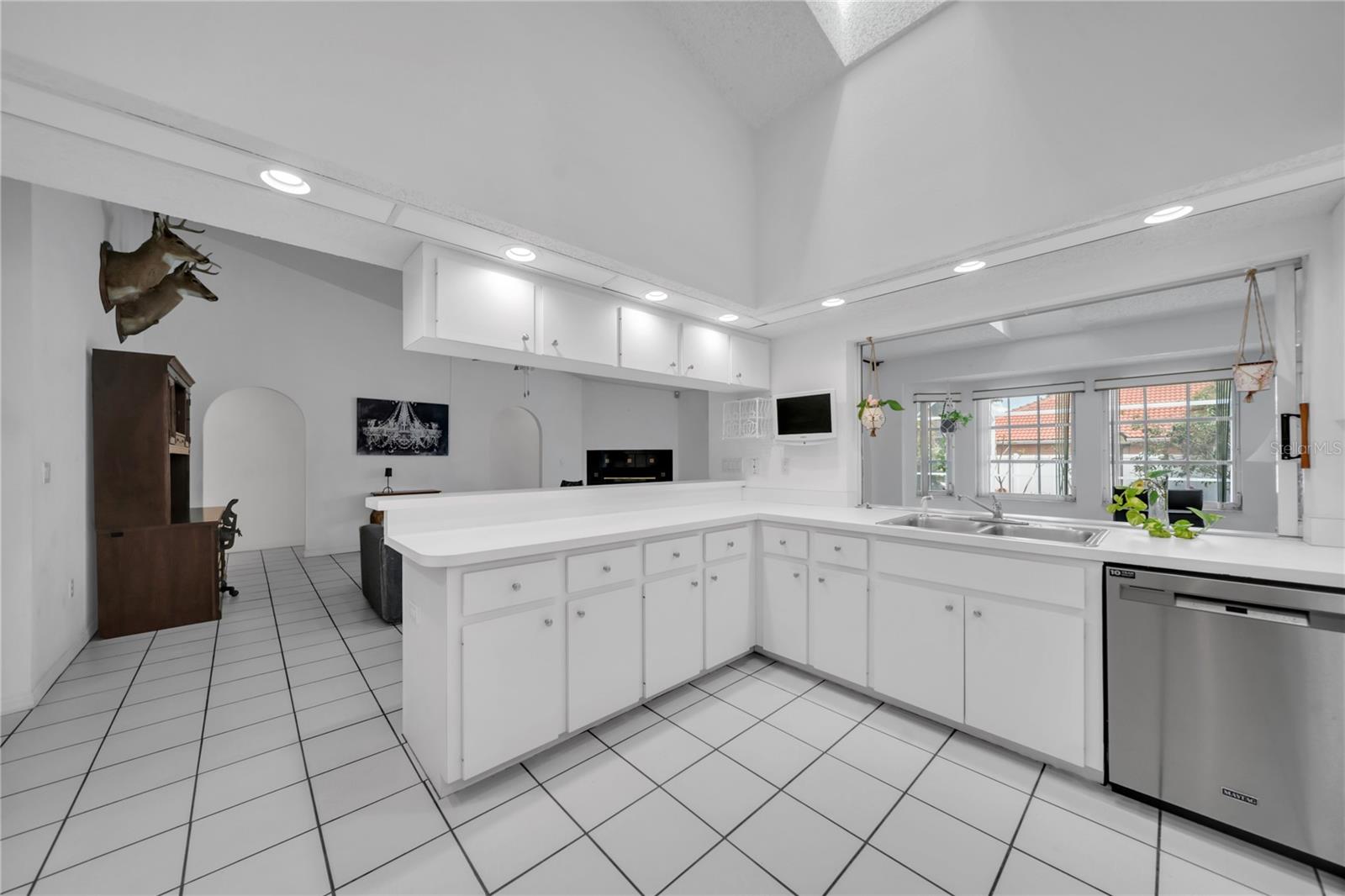 Image 7 of 47 For 366 Harwick Street