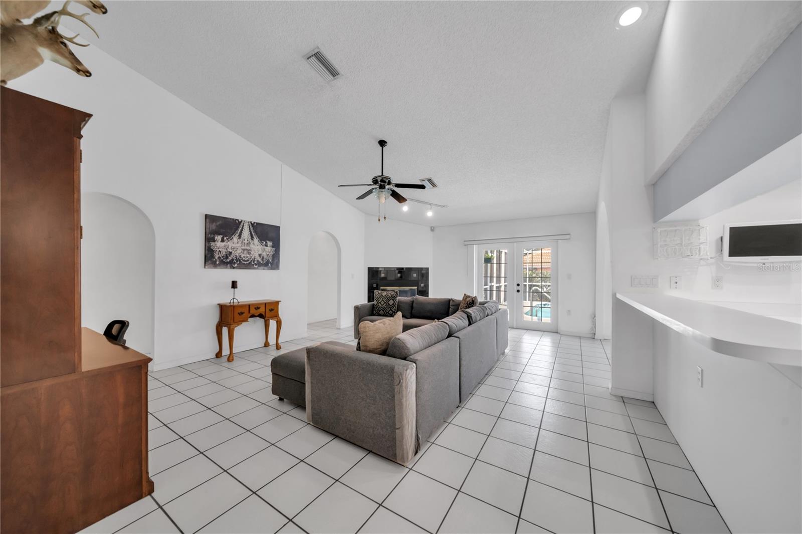 Image 8 of 47 For 366 Harwick Street