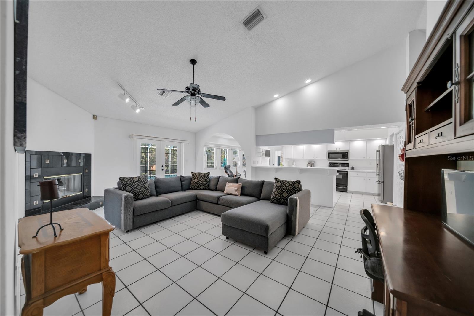 Image 9 of 47 For 366 Harwick Street