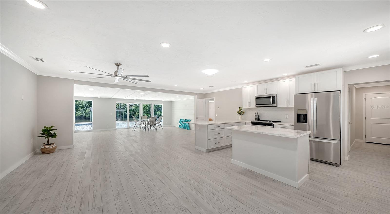 Image 11 of 43 For 306 Island Circle