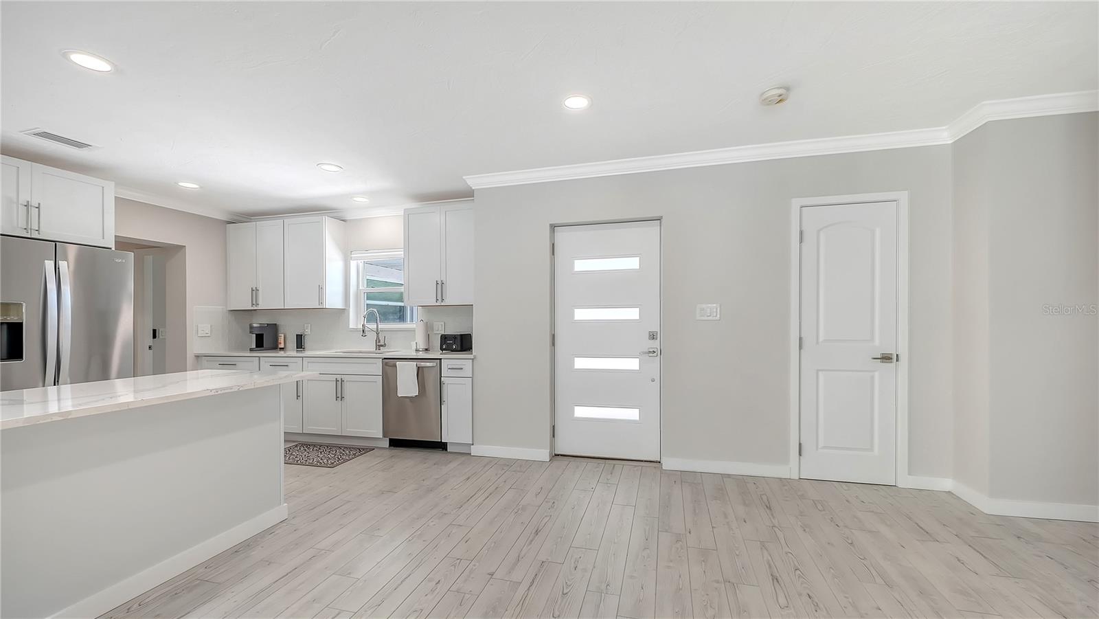 Image 12 of 43 For 306 Island Circle