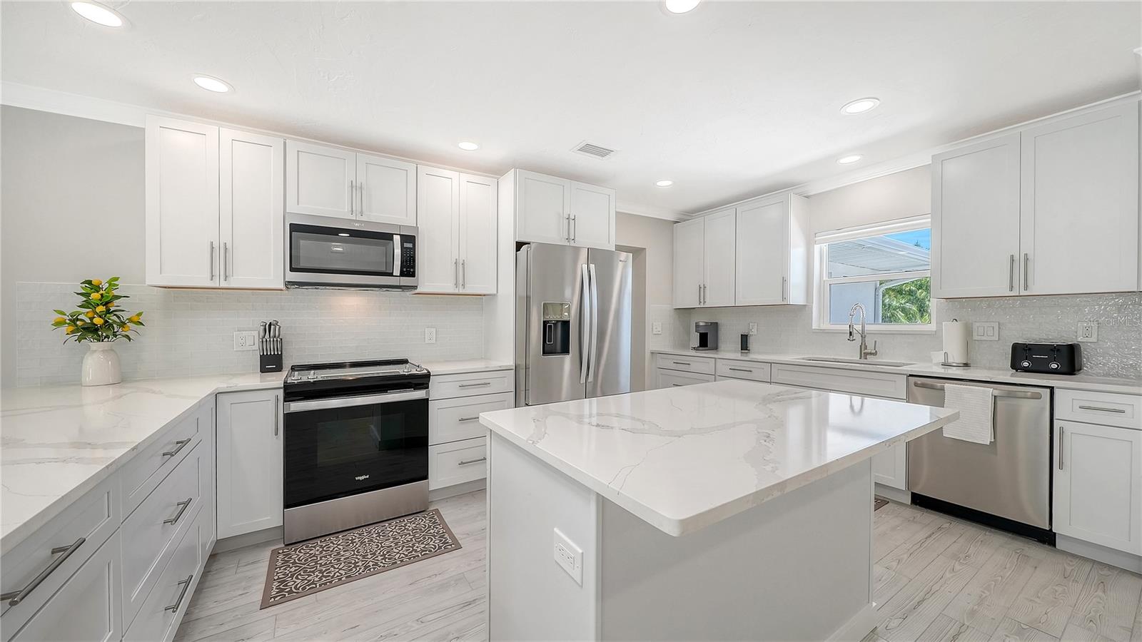 Image 13 of 43 For 306 Island Circle