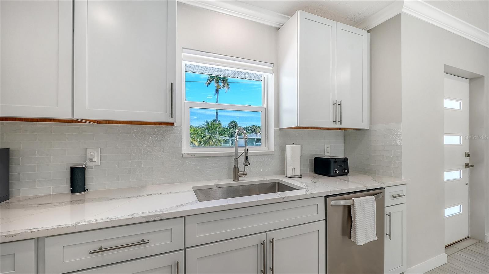 Image 15 of 43 For 306 Island Circle