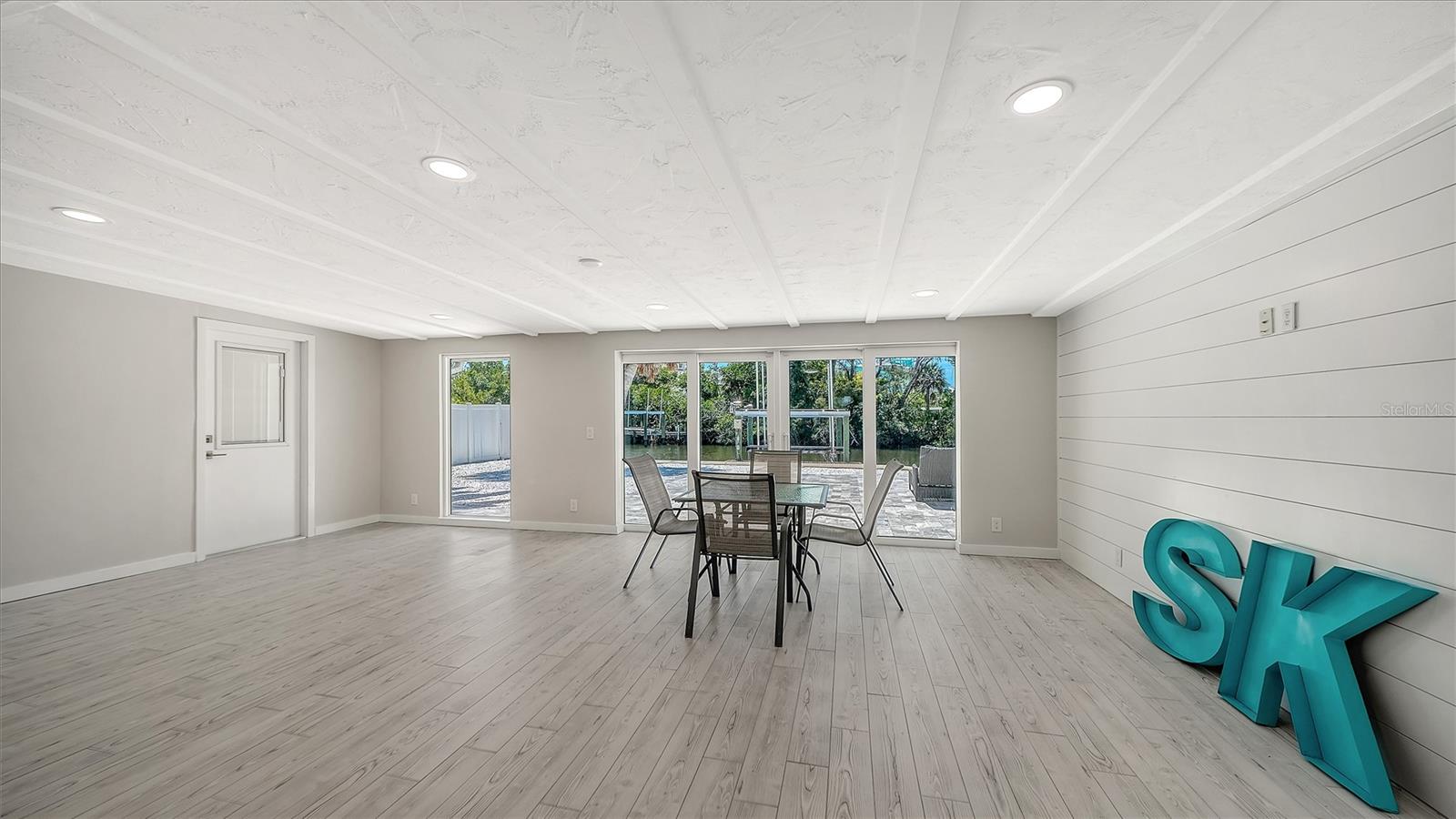 Image 17 of 43 For 306 Island Circle