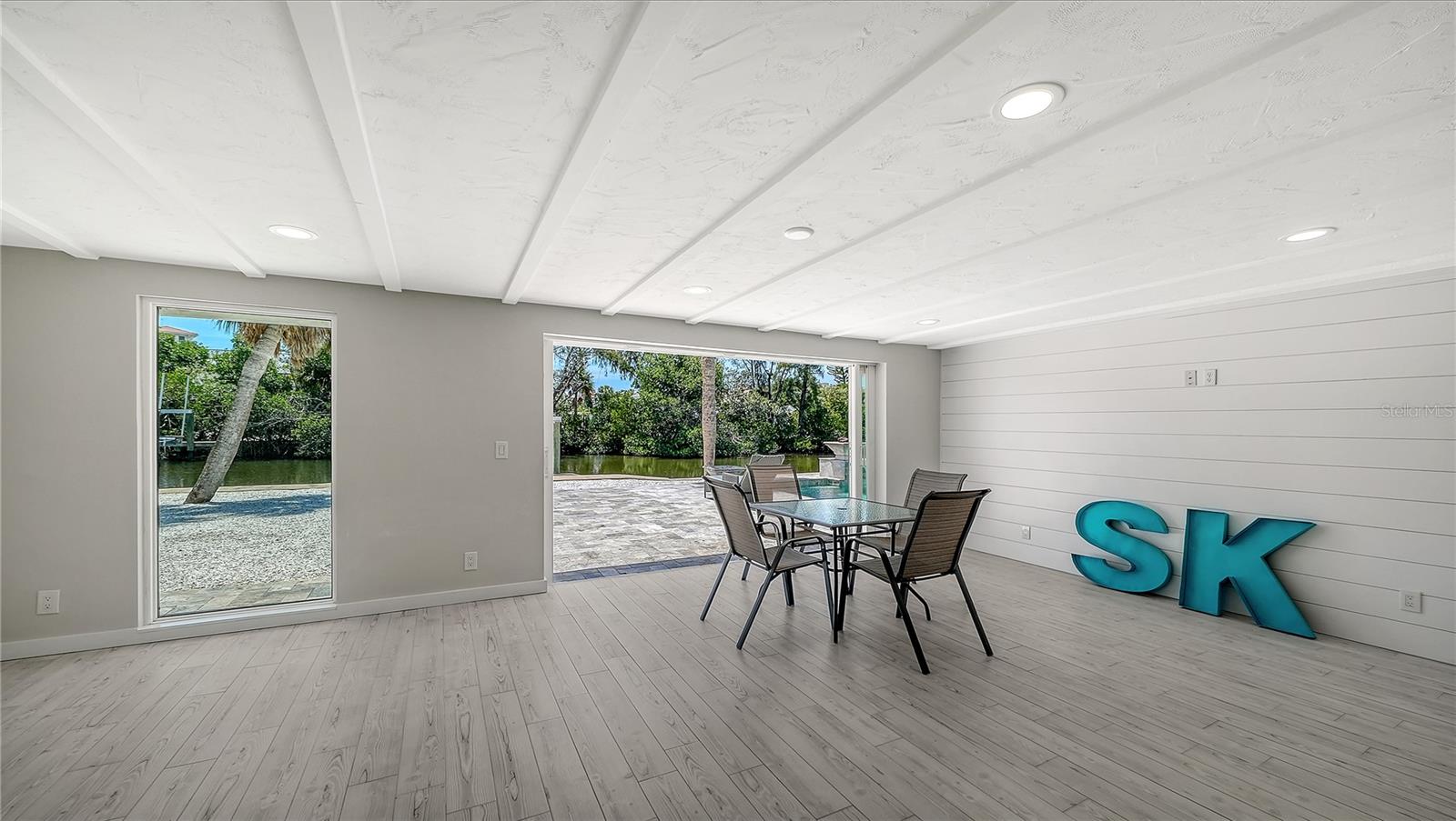 Image 18 of 43 For 306 Island Circle