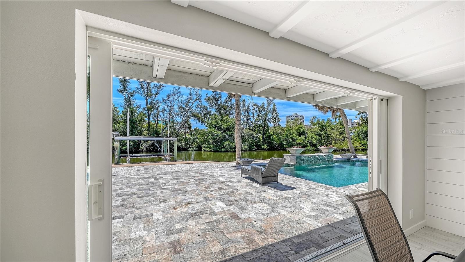 Image 19 of 43 For 306 Island Circle