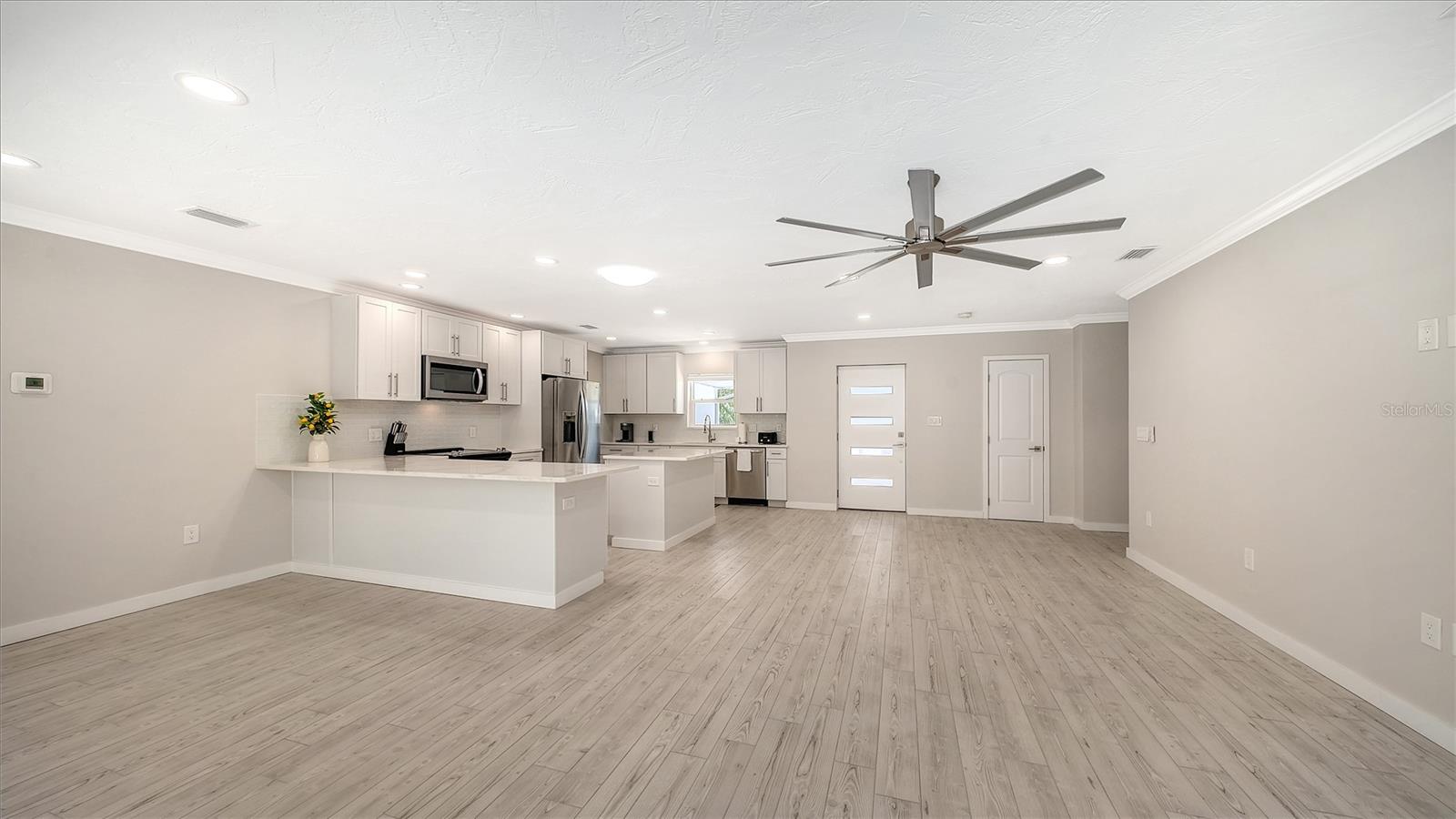 Image 20 of 43 For 306 Island Circle