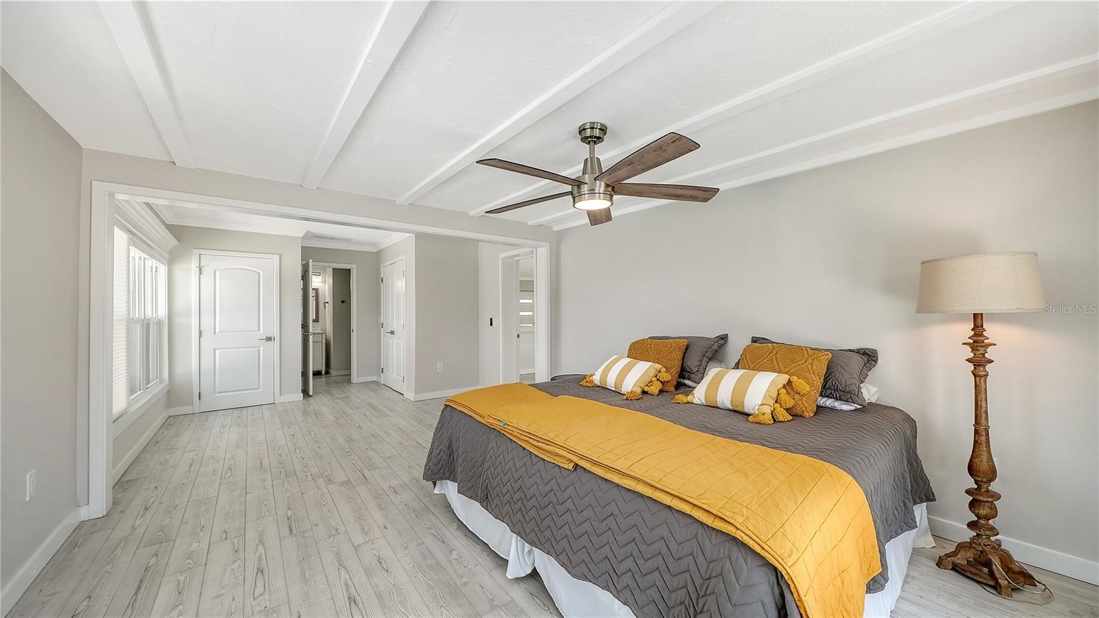 Image 22 of 43 For 306 Island Circle