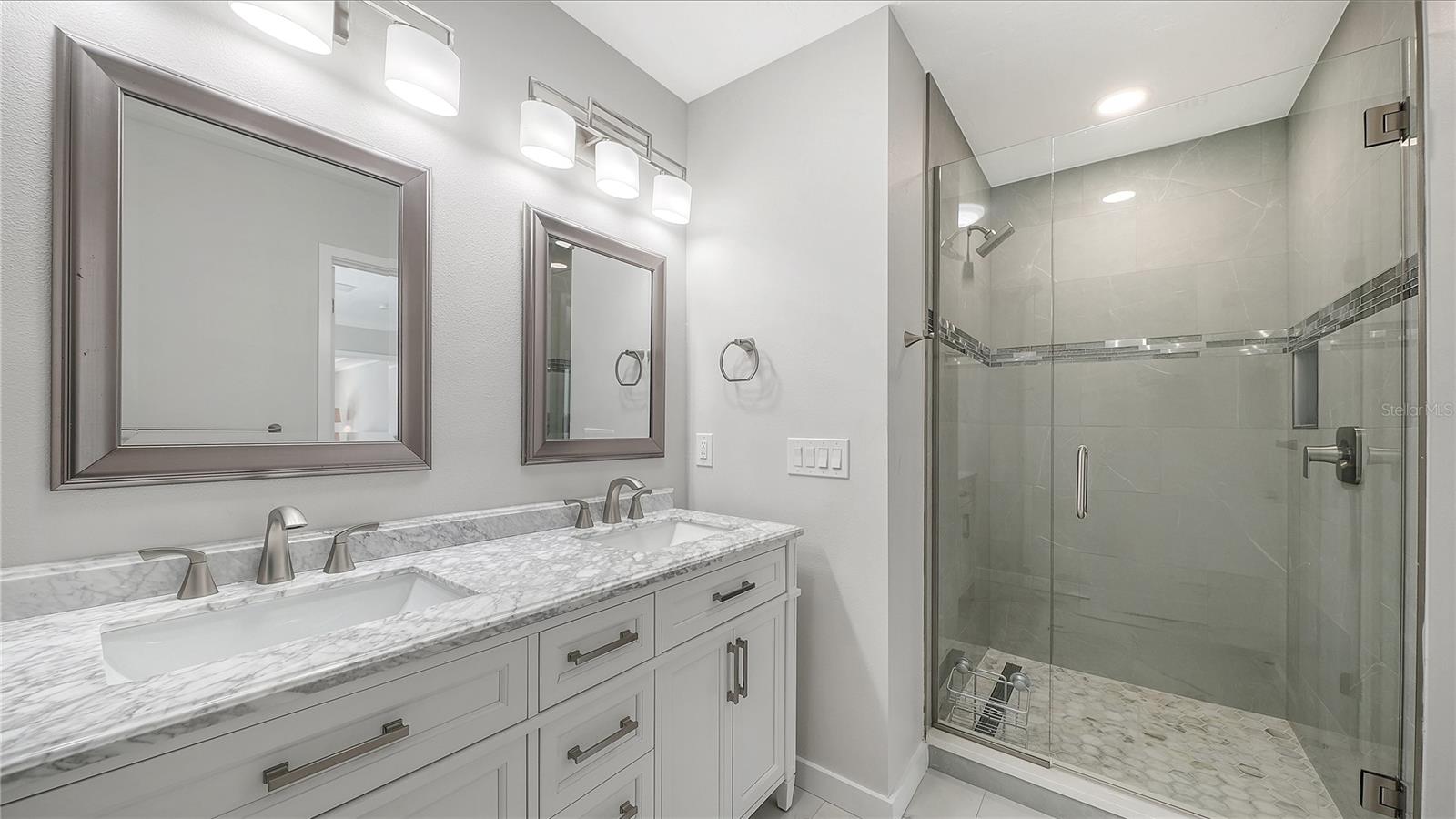 Image 23 of 43 For 306 Island Circle