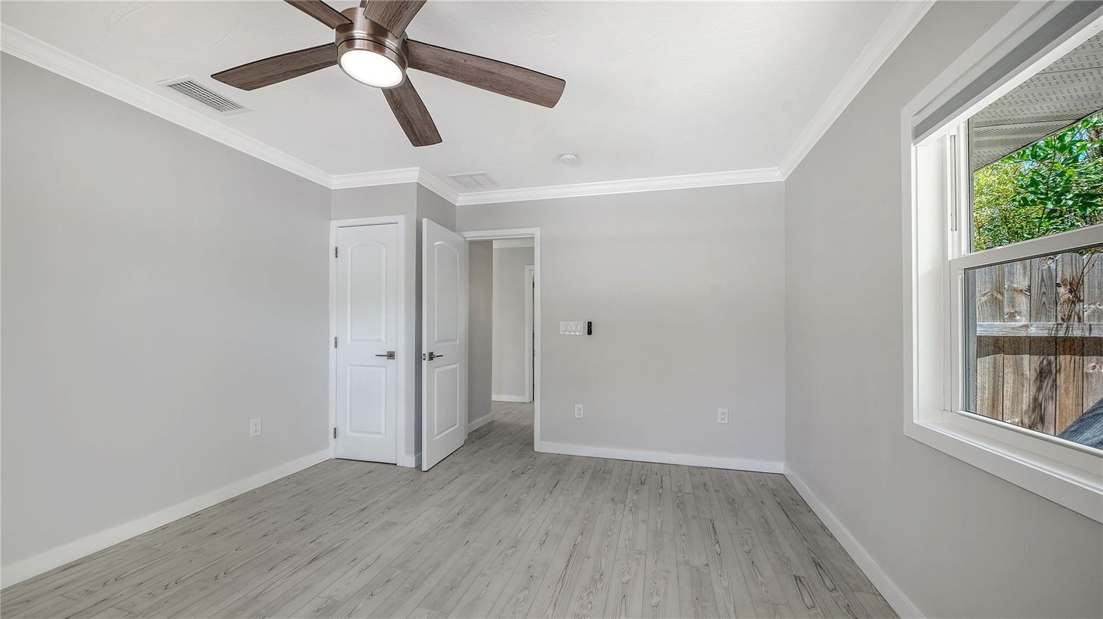 Image 29 of 43 For 306 Island Circle