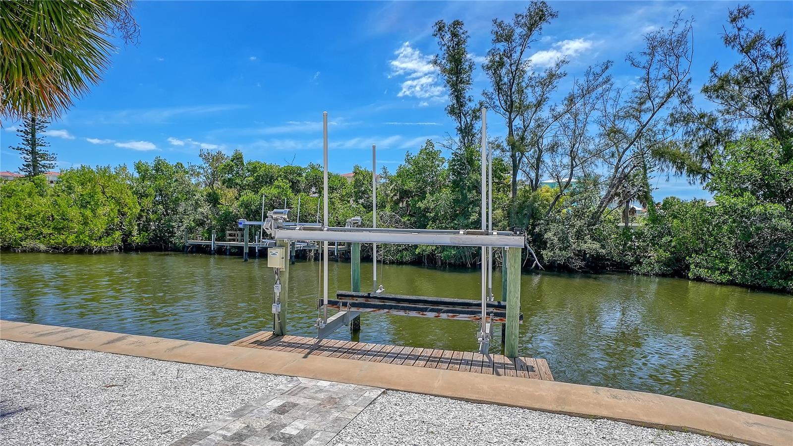 Image 41 of 43 For 306 Island Circle