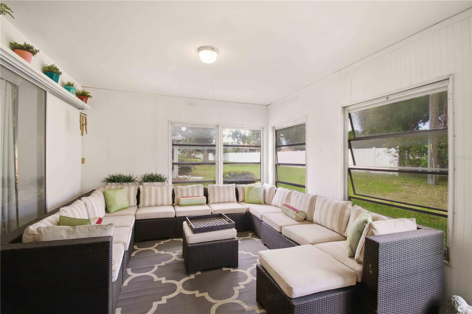 Image 5 of 36 For 7354 Country Club Drive N