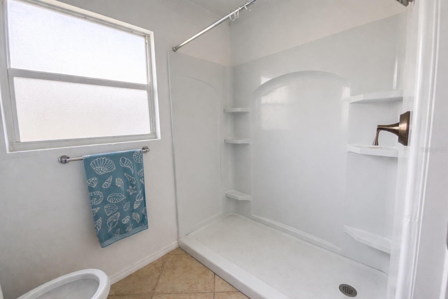 Image 15 of 26 For 3602 Cambridge Drive W