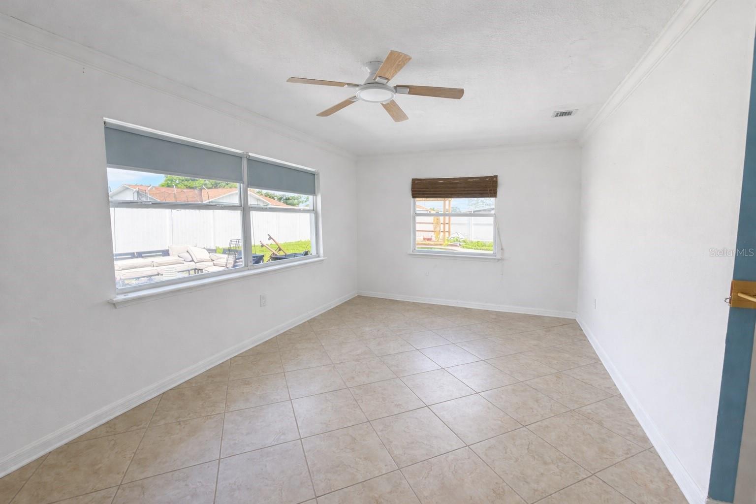 Image 19 of 26 For 3602 Cambridge Drive W