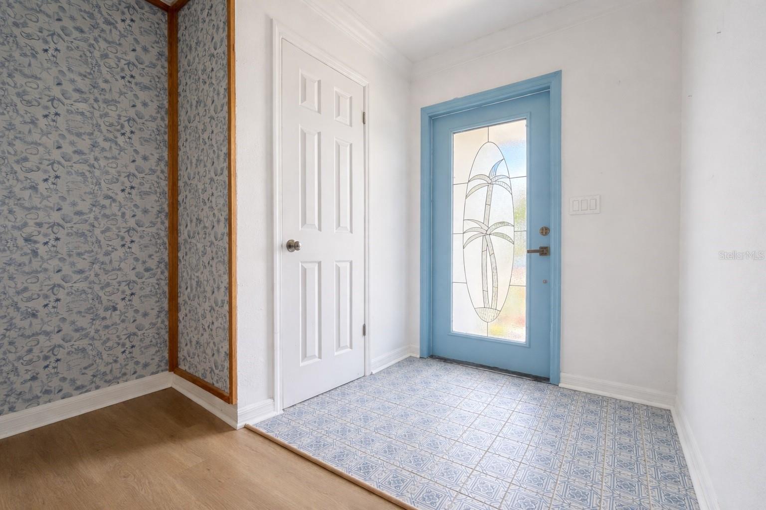 Image 2 of 26 For 3602 Cambridge Drive W