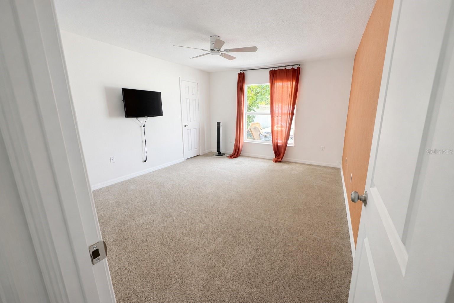 Image 7 of 26 For 3602 Cambridge Drive W