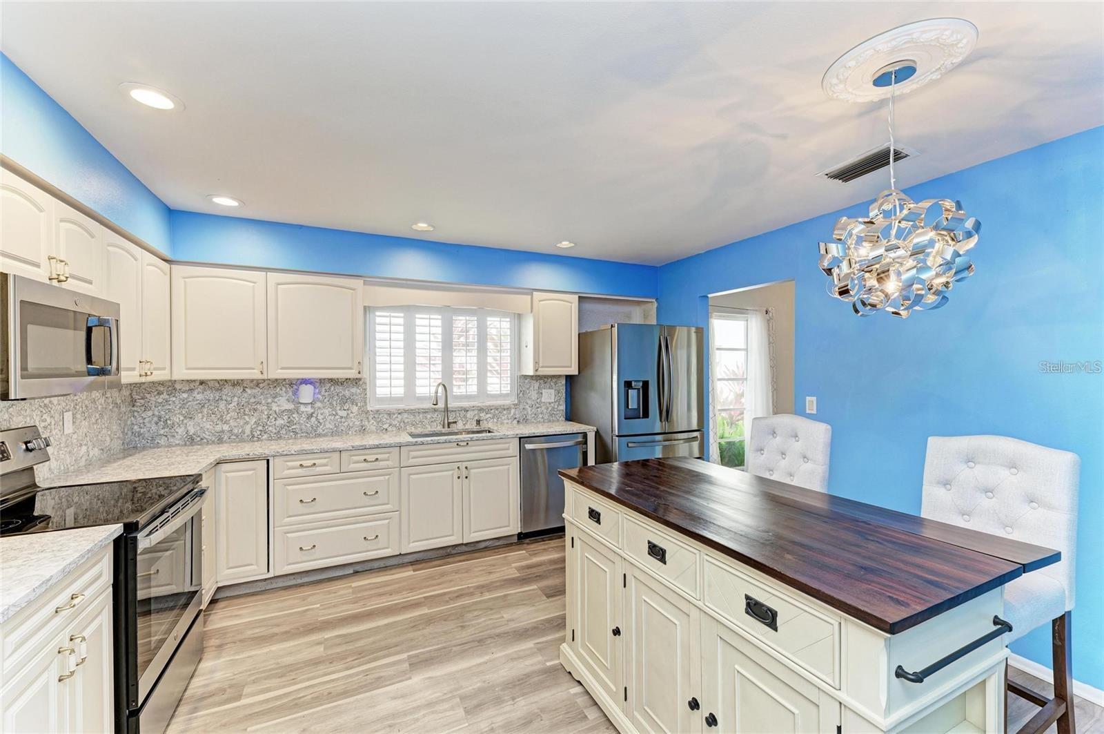 Image 10 of 33 For 7287 Eleanor Circle 15