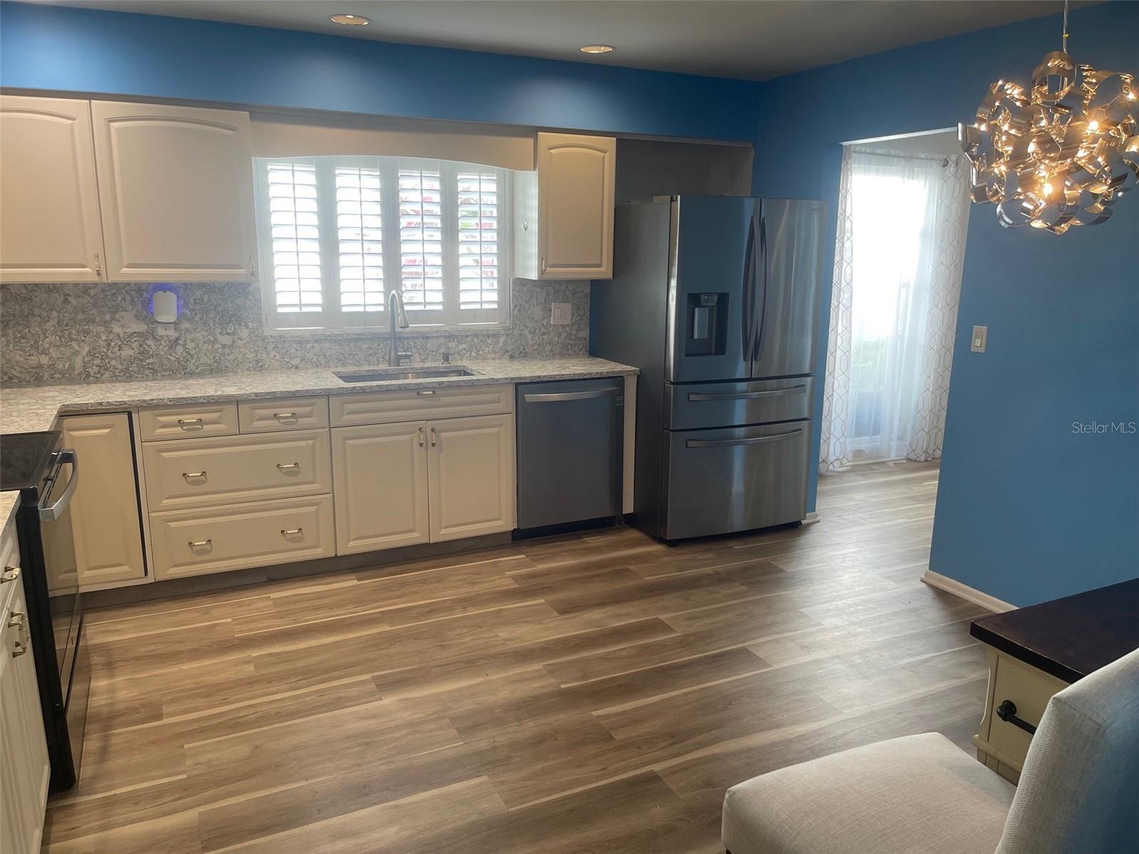 Image 11 of 33 For 7287 Eleanor Circle 15