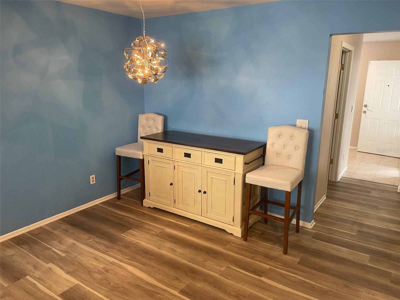 Image 12 of 33 For 7287 Eleanor Circle 15