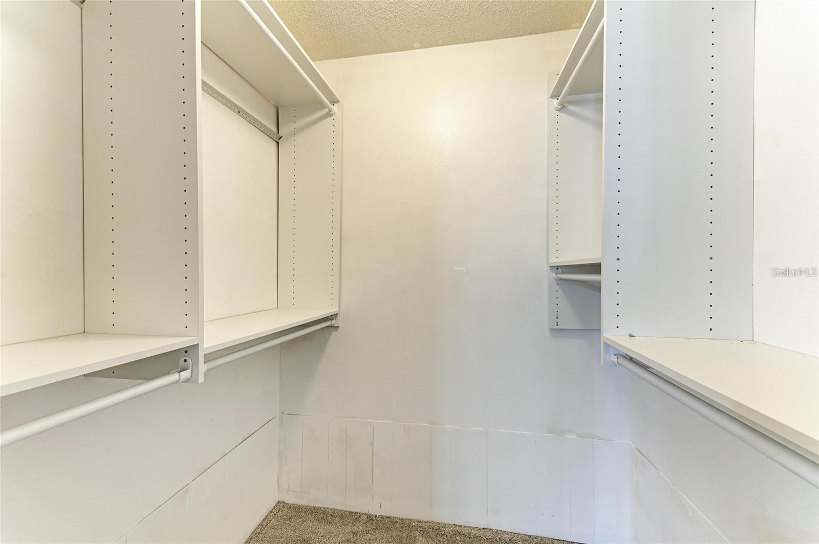 Image 16 of 33 For 7287 Eleanor Circle 15