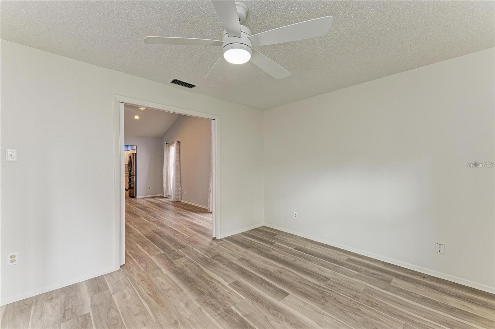 Image 17 of 33 For 7287 Eleanor Circle 15