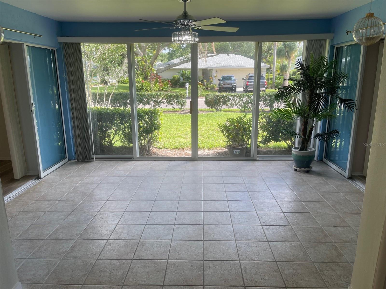 Image 22 of 33 For 7287 Eleanor Circle 15