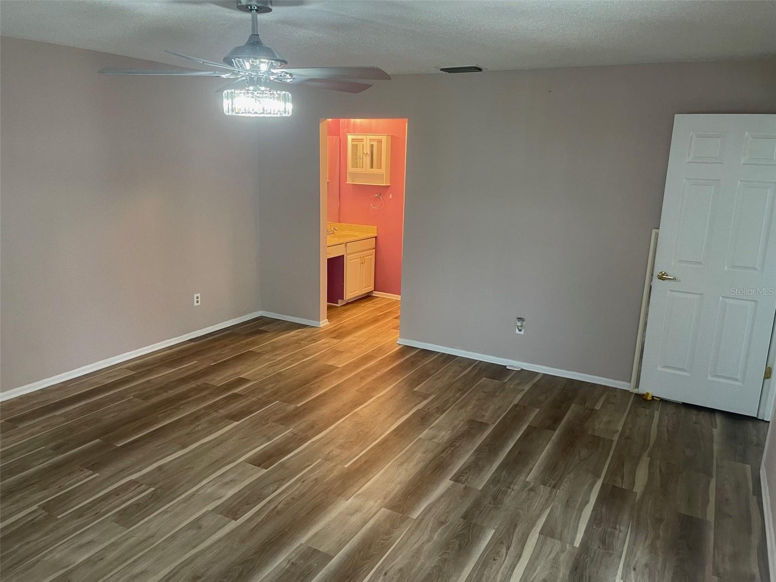 Image 24 of 33 For 7287 Eleanor Circle 15