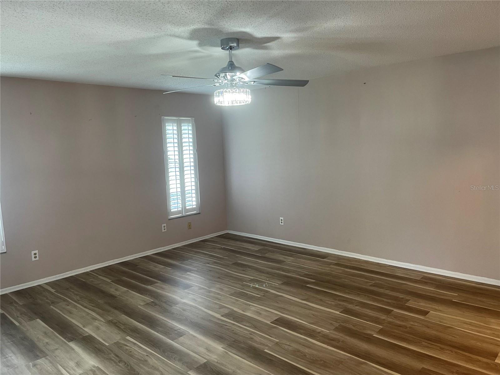 Image 25 of 33 For 7287 Eleanor Circle 15