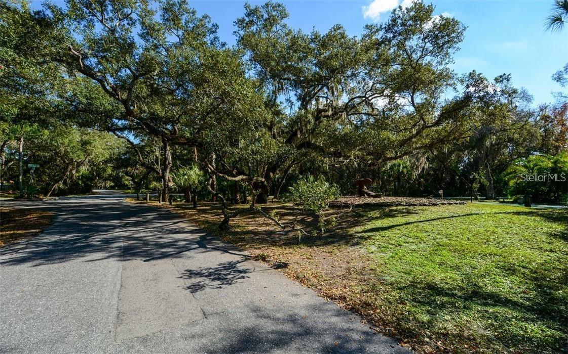 Image 31 of 33 For 7287 Eleanor Circle 15