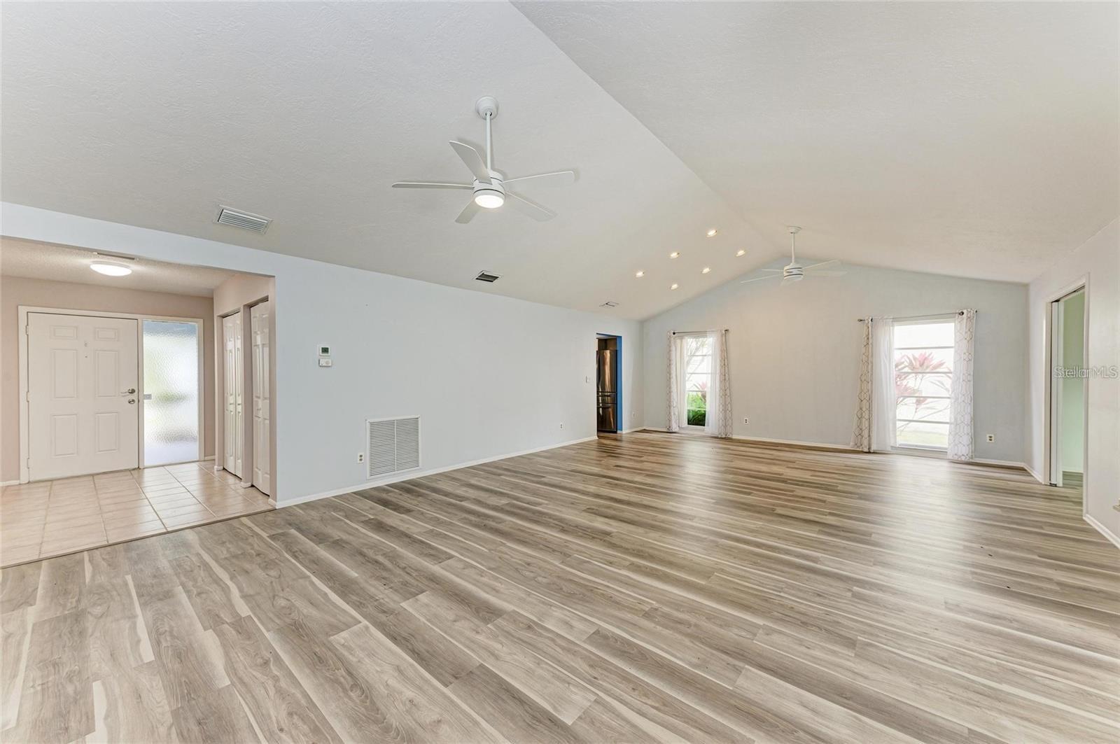 Image 8 of 33 For 7287 Eleanor Circle 15