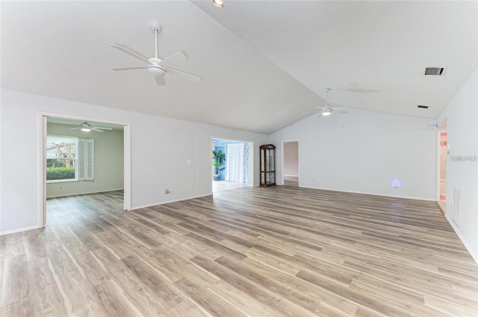 Image 9 of 33 For 7287 Eleanor Circle 15