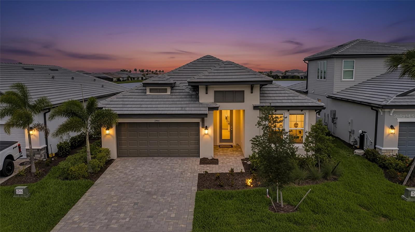 Image 2 of 65 For 17241 Savory Mist Circle