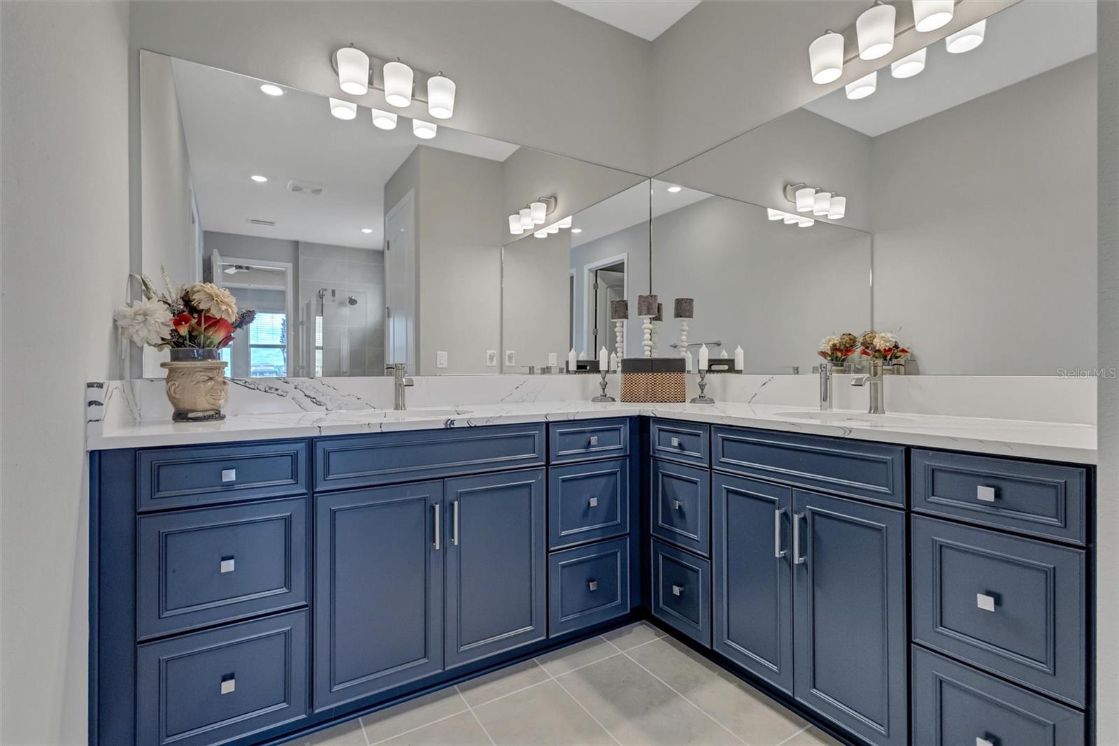 Image 20 of 65 For 17241 Savory Mist Circle