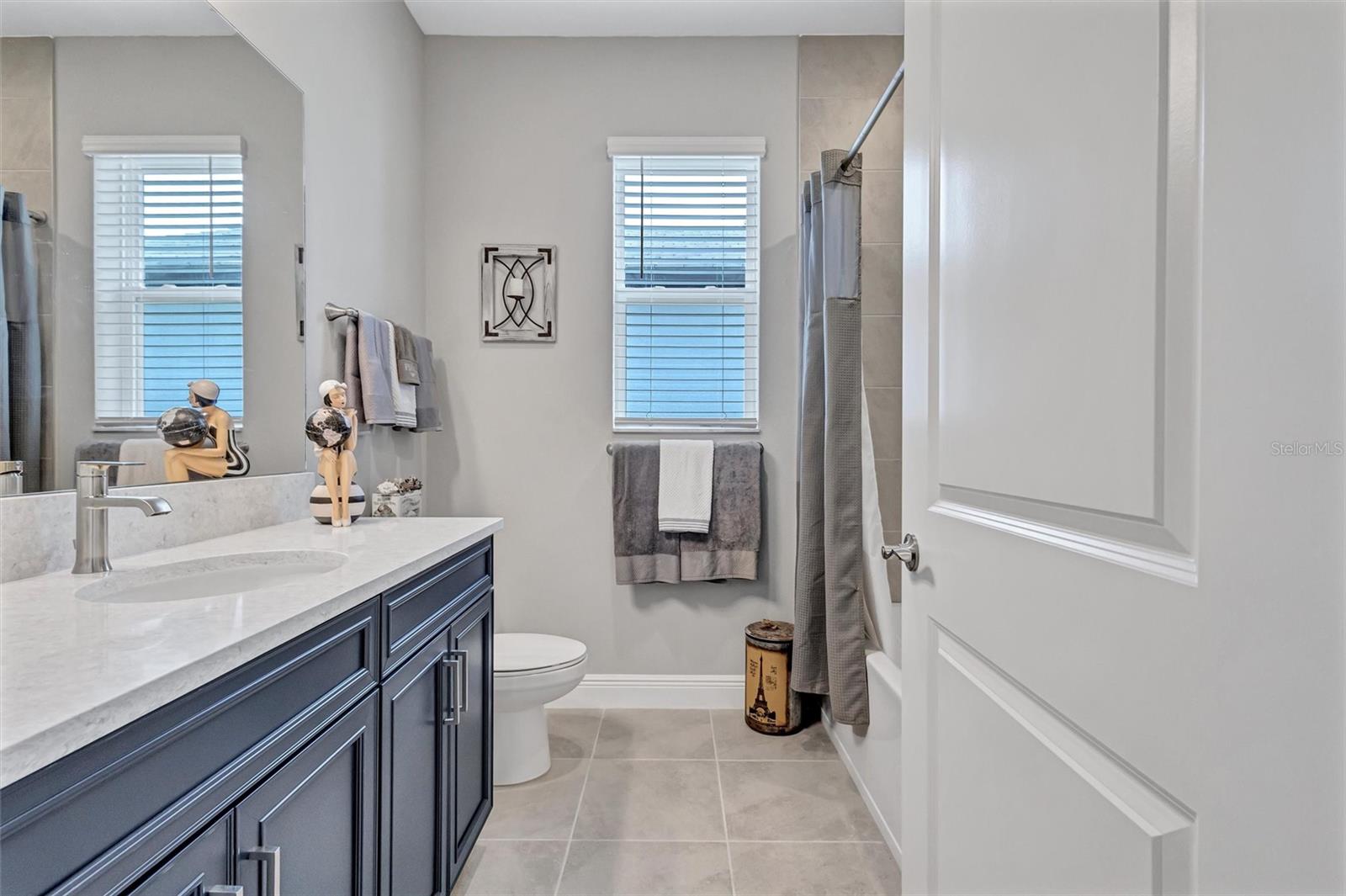 Image 25 of 65 For 17241 Savory Mist Circle