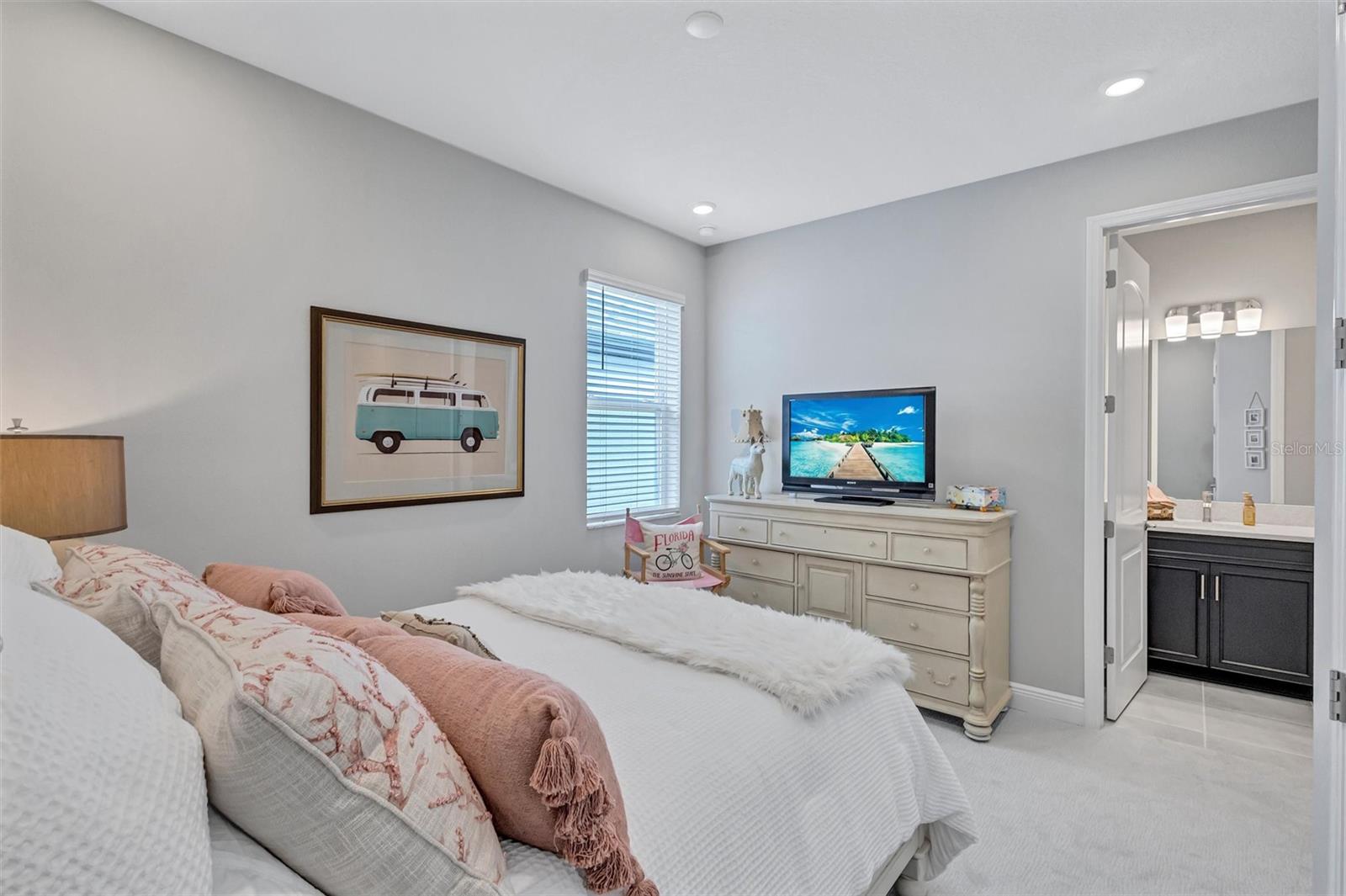 Image 28 of 65 For 17241 Savory Mist Circle