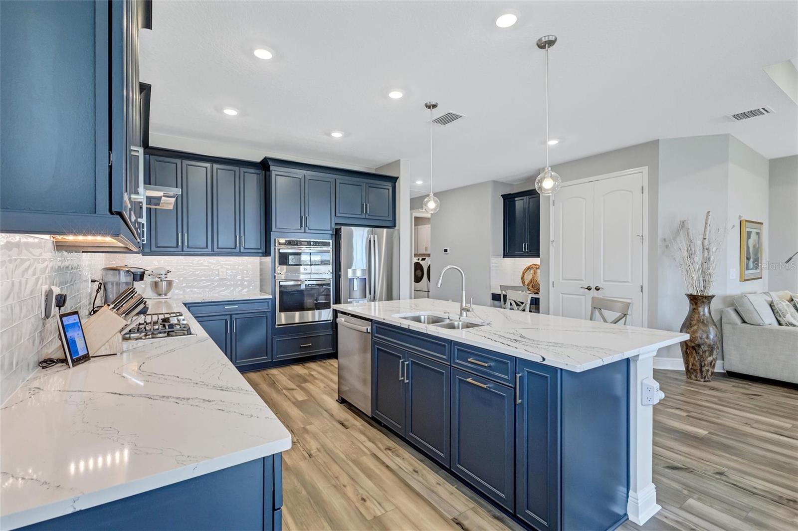 Image 6 of 65 For 17241 Savory Mist Circle